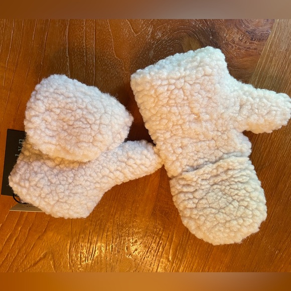 Anthropologie Cream Fuzzy Mittens - Picture 6 of 12